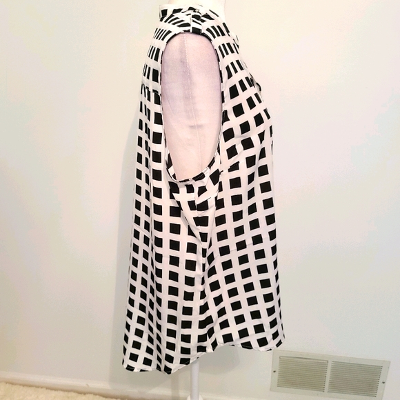 NWOT NEW YORK & COMPANY SLEEVELESS TUNIC - Picture 3 of 8